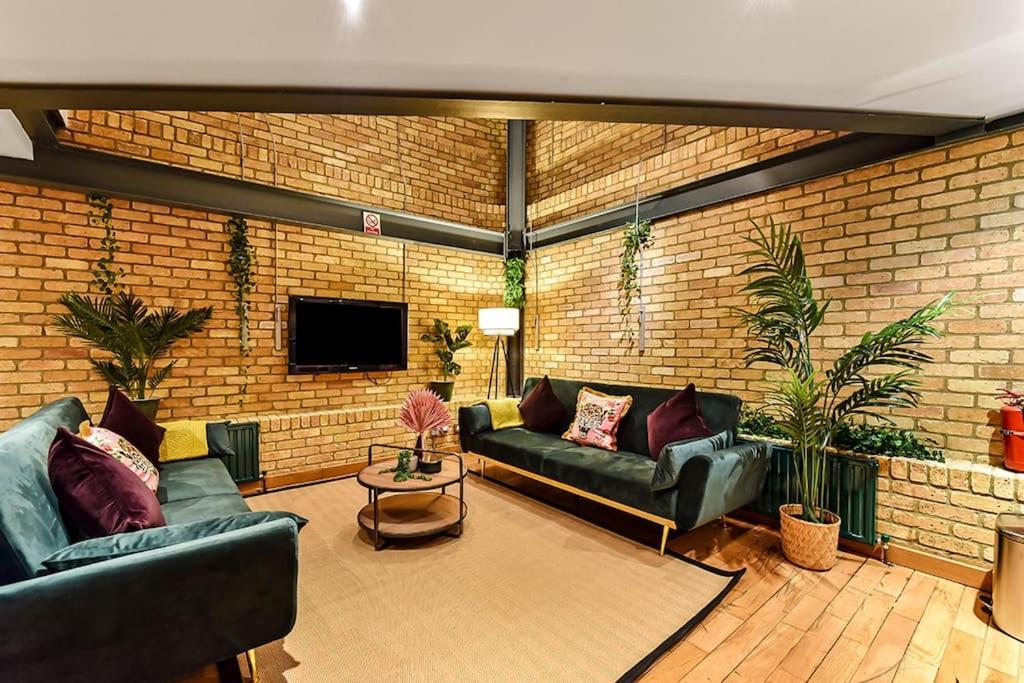 Spacious 2 Bed Urban Jungle Flat, Central Лондон Екстер'єр фото