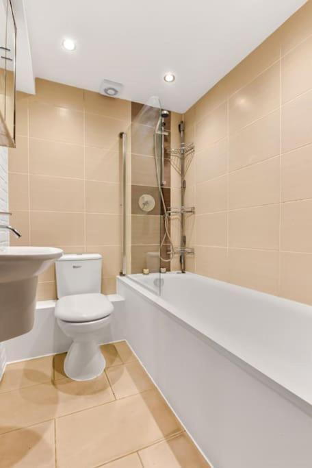 Spacious 2 Bed Urban Jungle Flat, Central Лондон Екстер'єр фото